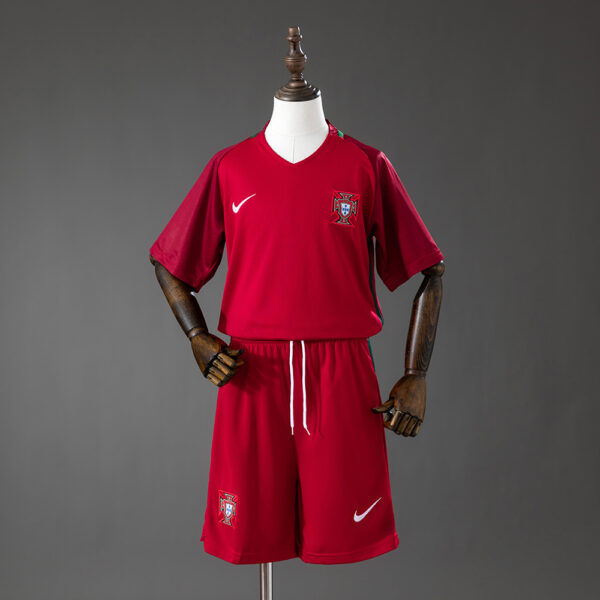 Kit Infantil Retro Portugal 2016/17 Local