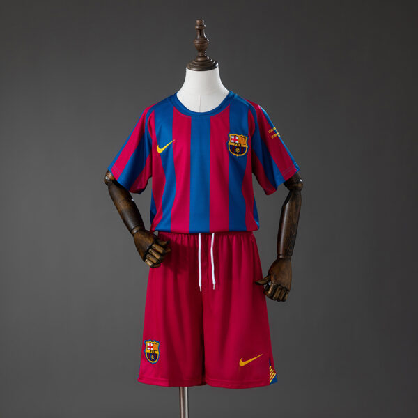 Kit Retro Infantil Barcelona 2005/06 Local Versión Champions