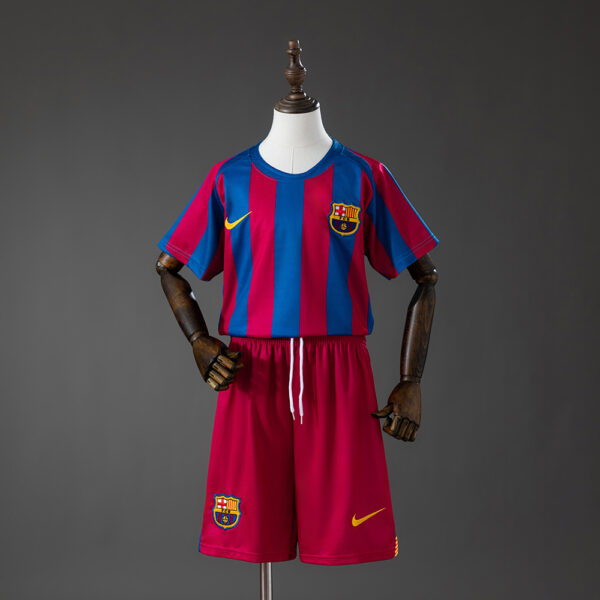 Kit Retro Infantil Barcelona 2005/06 Versión Liga