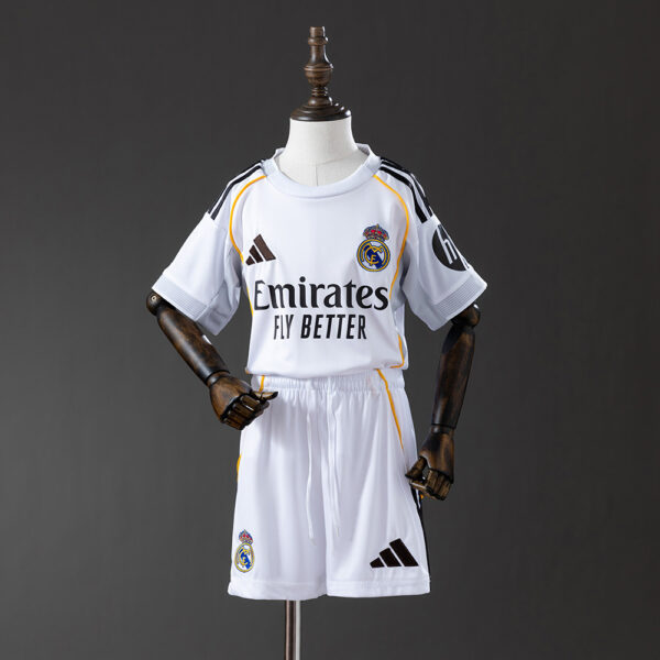 Kit Infantil Real Madrid 2025/26 Local