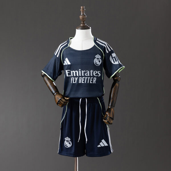 Kit Infantil Real Madrid 2025/26 Visita