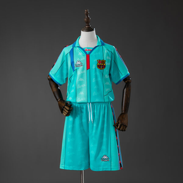 Kit Retro Infantil Barcelona 1996/97 Visita