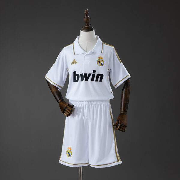 Kit Retro Infantil Real Madrid 2011/12 Local