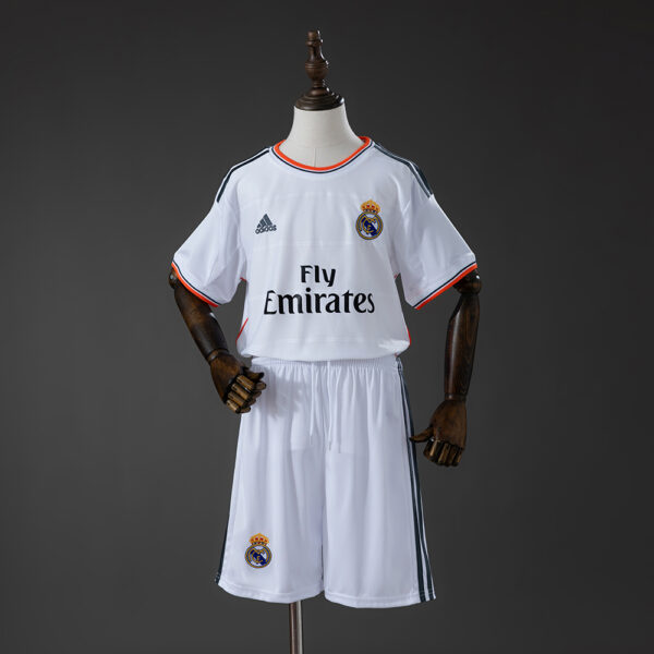 Kit Retro Infantil Real Madrid 2013/14 Local