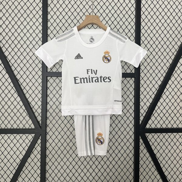 Kit Retro Infantil Real Madrid 2015/16 Local