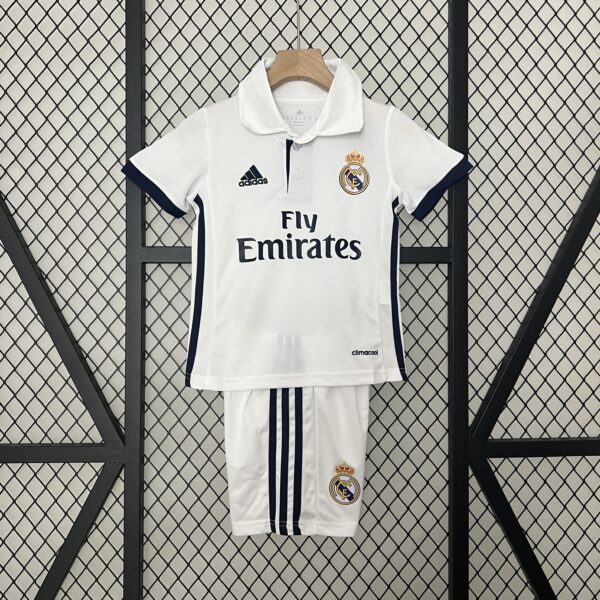 Kit Retro Infantil Real Madrid 2016/17 Local