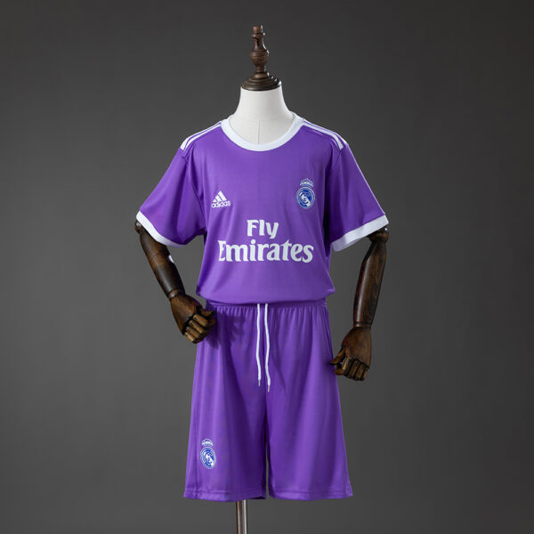 Kit Retro Infantil Real Madrid 2016/17 Visita