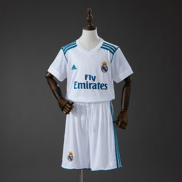Kit Retro Infantil Real Madrid 2017/18 Local
