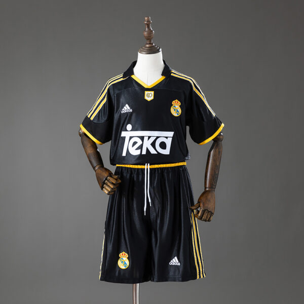 Kit Retro Infantil Real Madrid 1998/2000 Visita